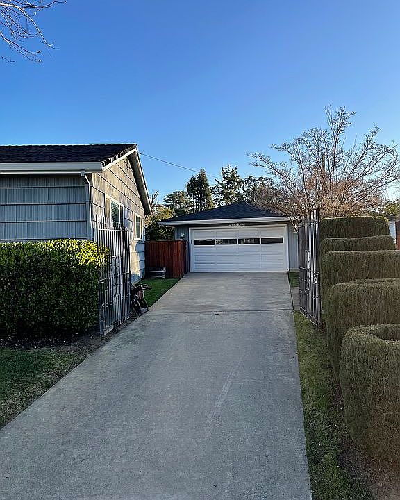 2nd image of 8356 Lake Forest Dr
