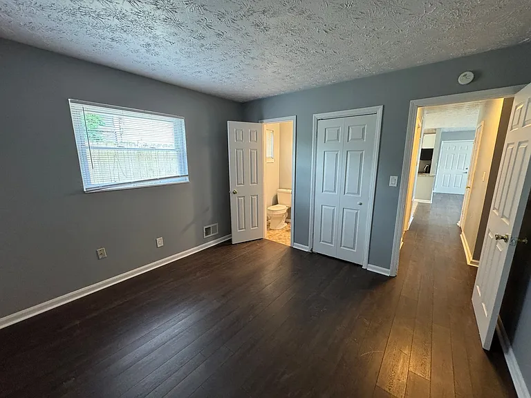 1019 S Randolph St — Photo 12