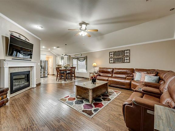 5th image of 1137 Essex Dr
