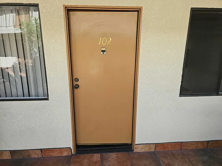 Tujunga Ave — Photo 4