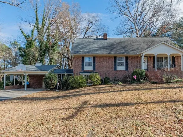 601 Longview Dr, Thomasville, NC 27360