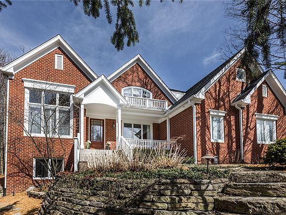 4th image of 4695 Woods Edge Dr