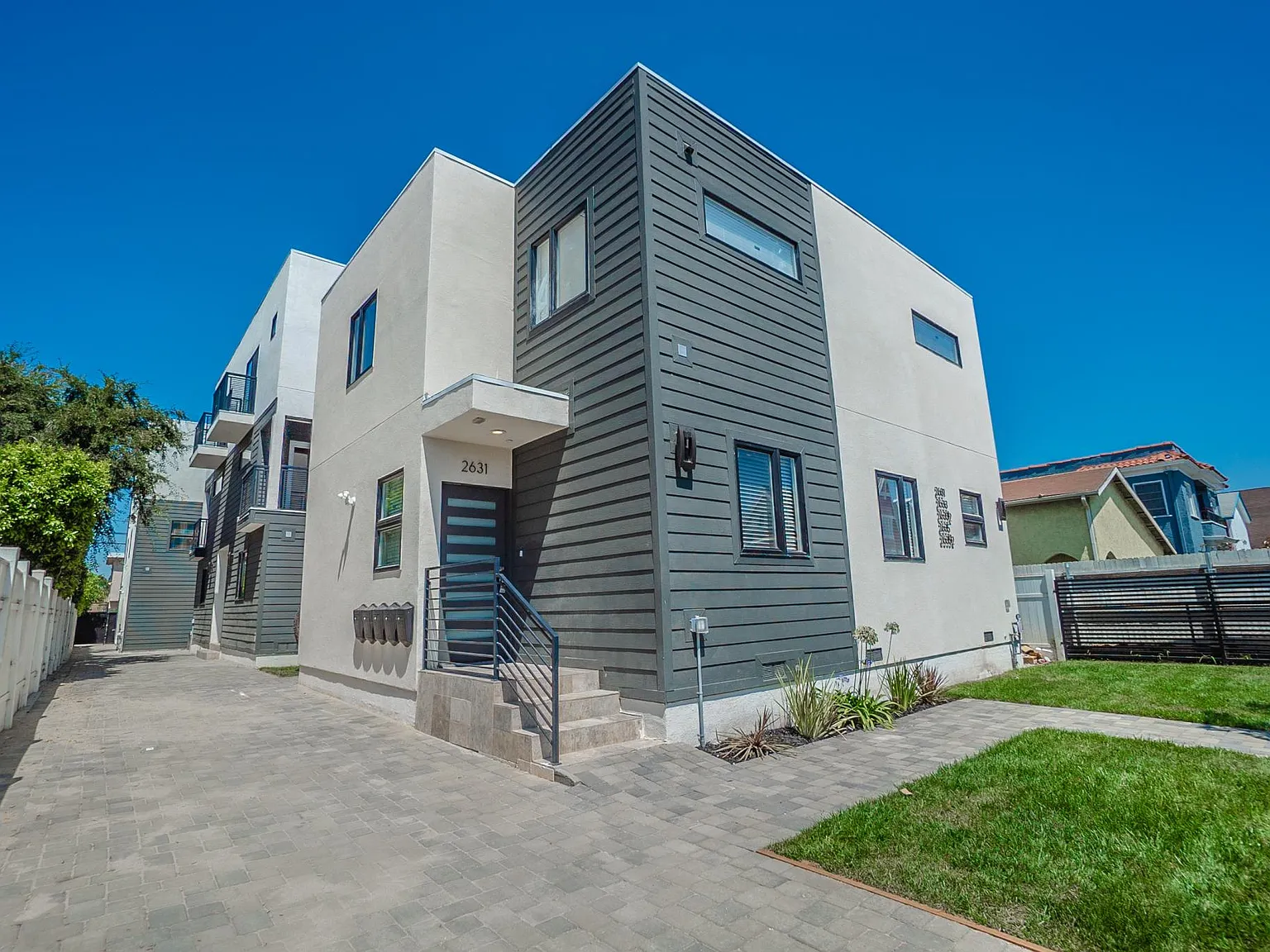 3 bed, 3.5 bath, 1651 sqft, $3,895 — Photo 1