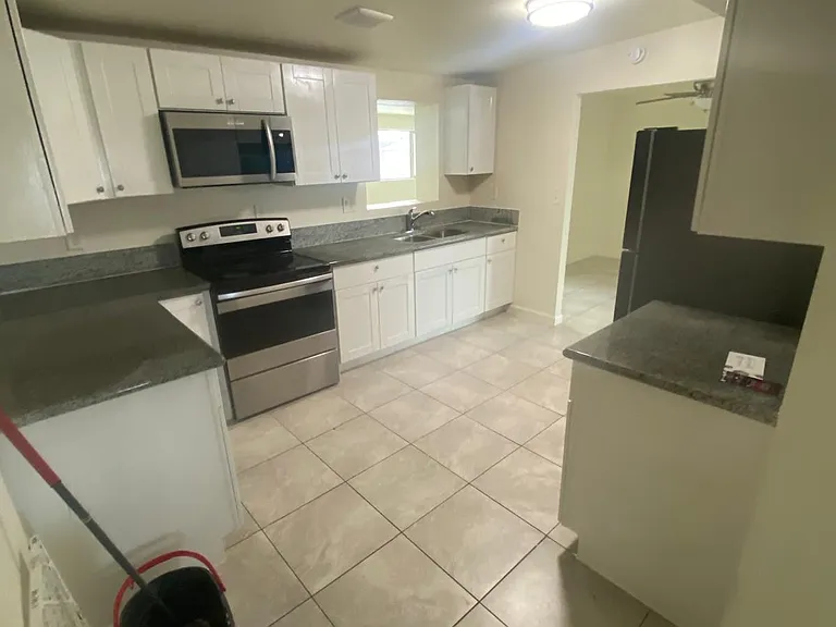 8032 E Kenyon Dr — Photo 5
