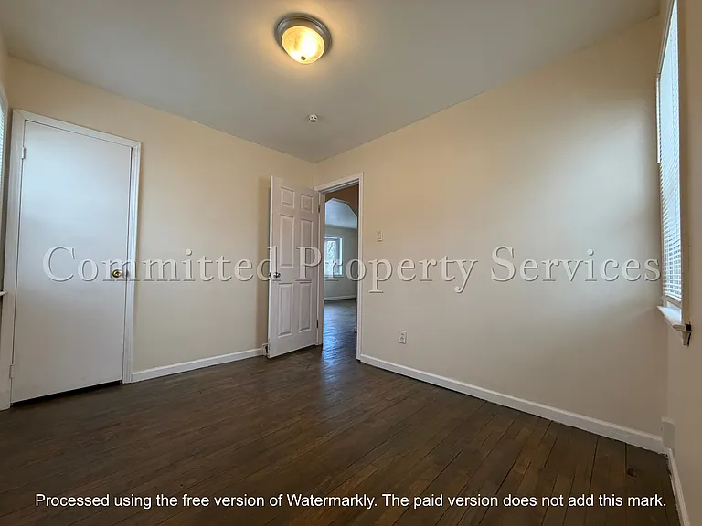 24382 Columbus Ave — Photo 6