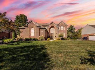 48581 Greenwich Cir, Canton, MI 48188