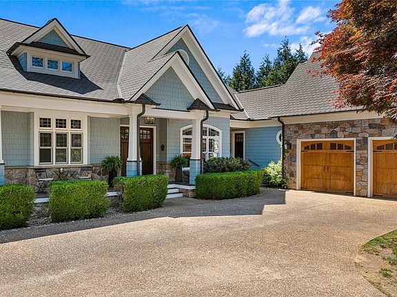 3rd image of 302 Bay Hill Dr