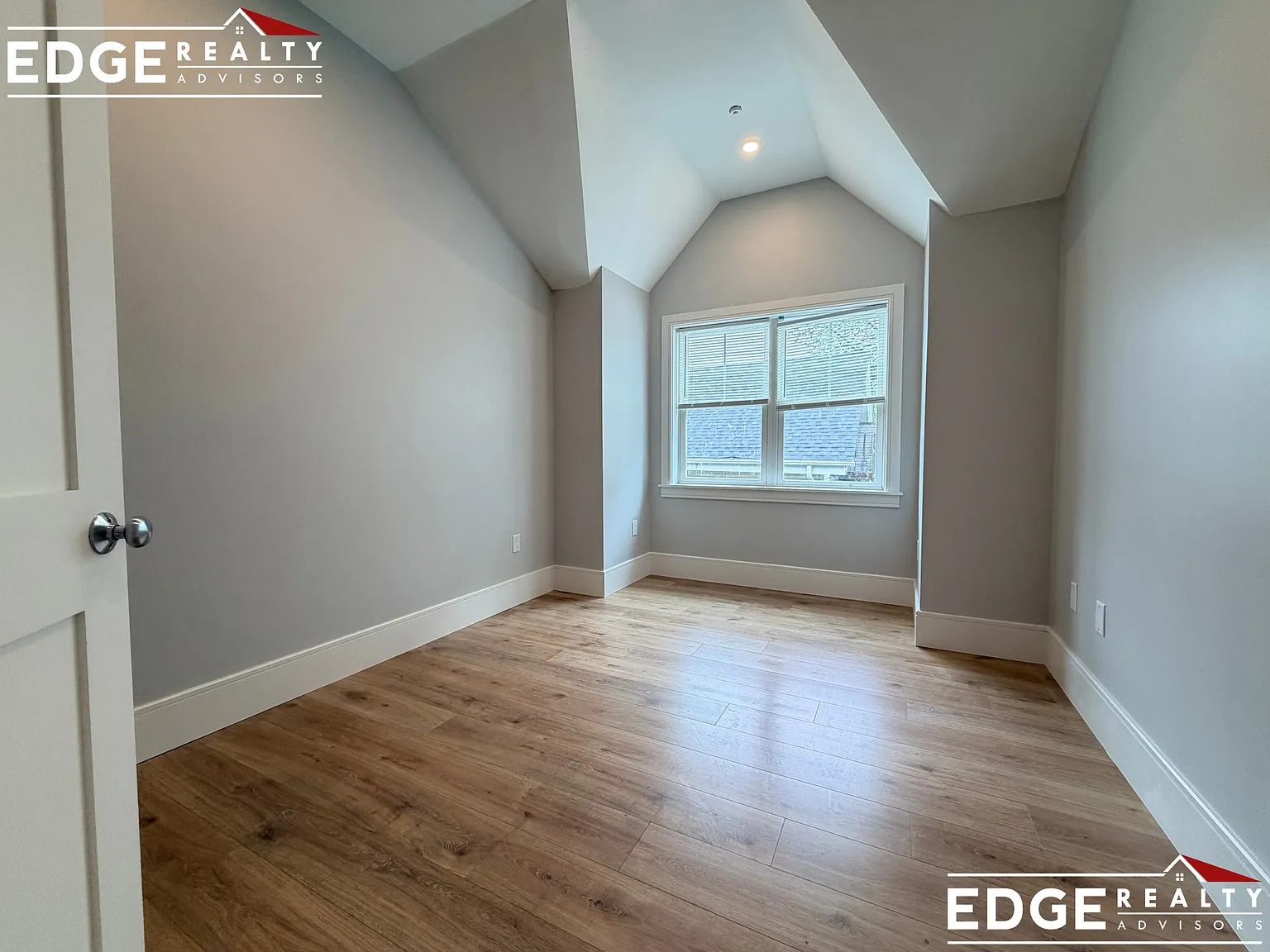 3 bed, 2.0 bath, $4,800 — Photo 4