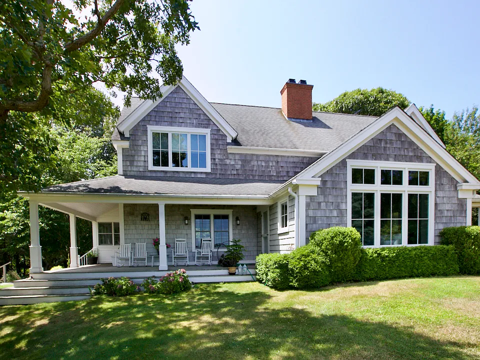 140 W Neck Rd