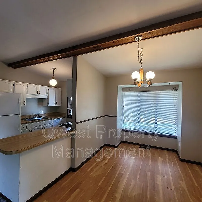 4 bed, 2.0 bath, 1500 sqft, $1,995 — Photo 2
