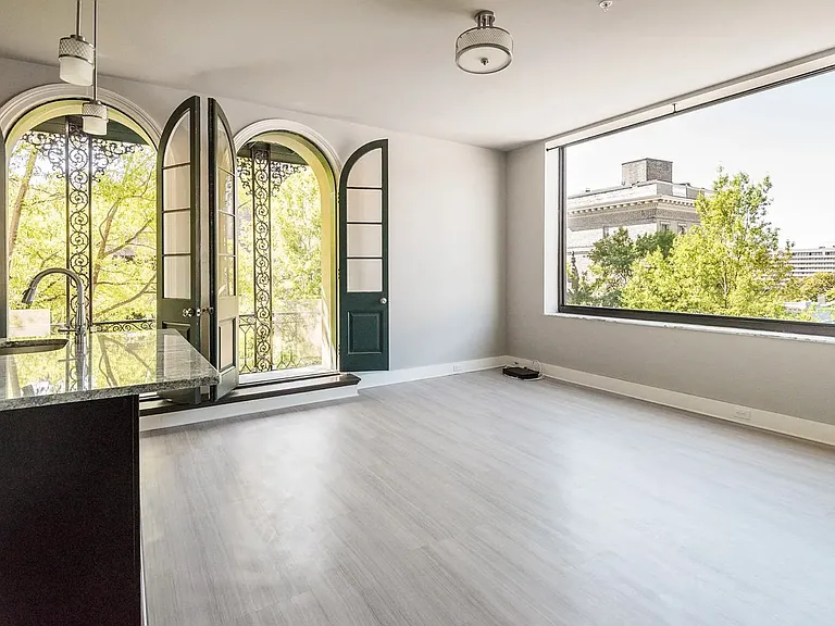 421 E Franklin St #3A — Photo 1