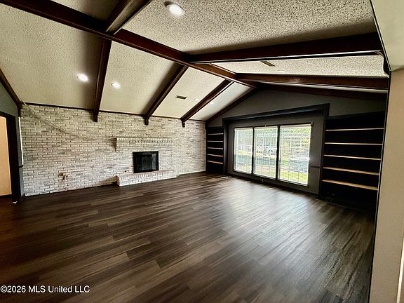 4th image of 107 Diane Pl