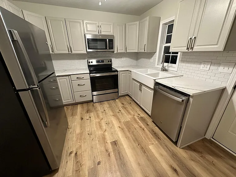 711 Walnut St — Photo 2