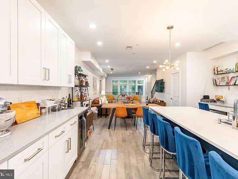 239 Lyceum Ave — Photo 11