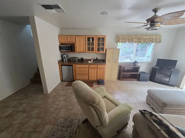 12 Coral Pl, Lahaina, HI 96761