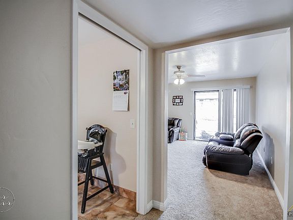 5th image of 424 Douglas St