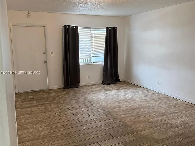 2415 Lincoln St #305 — Photo 26
