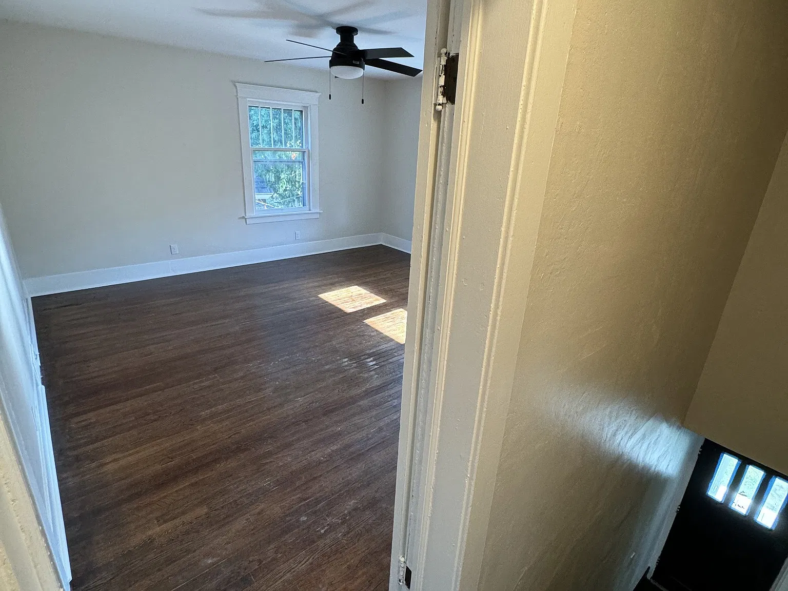306 N Fairview Ave — Photo 2