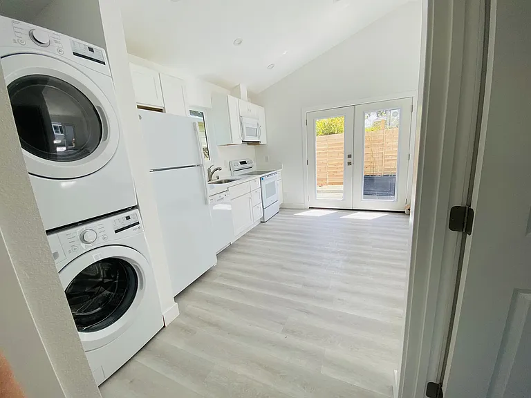 1059 Barbara Ave — Photo 8