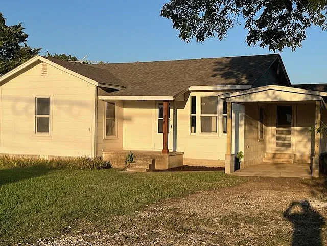2 bed, 1056 sqft, $1,560 — Photo 3