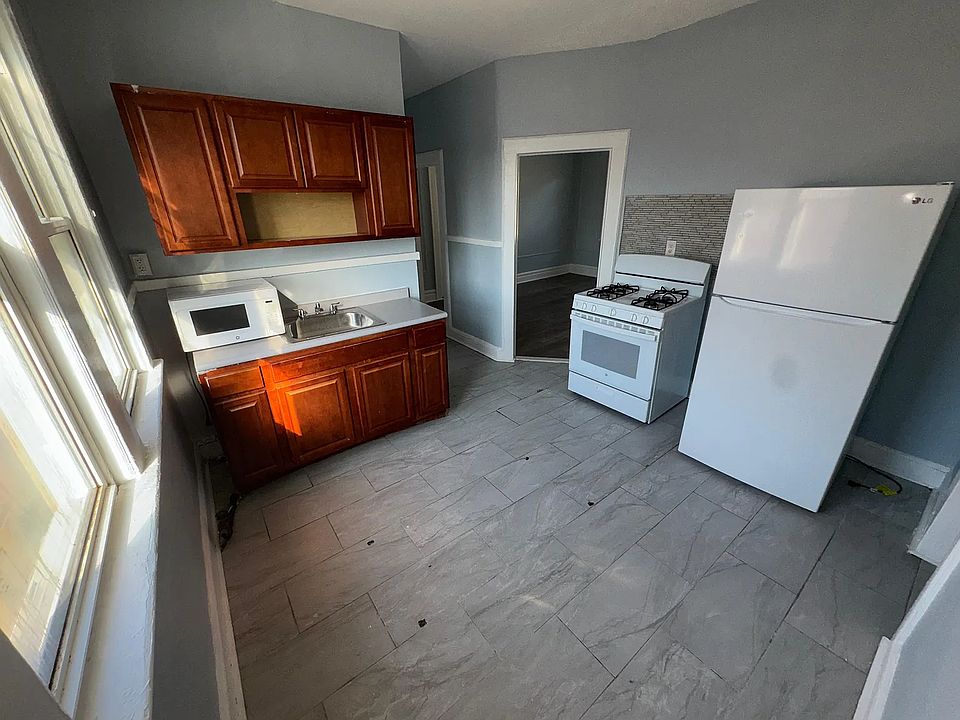 1st image of 586 Lyons Ave #5C