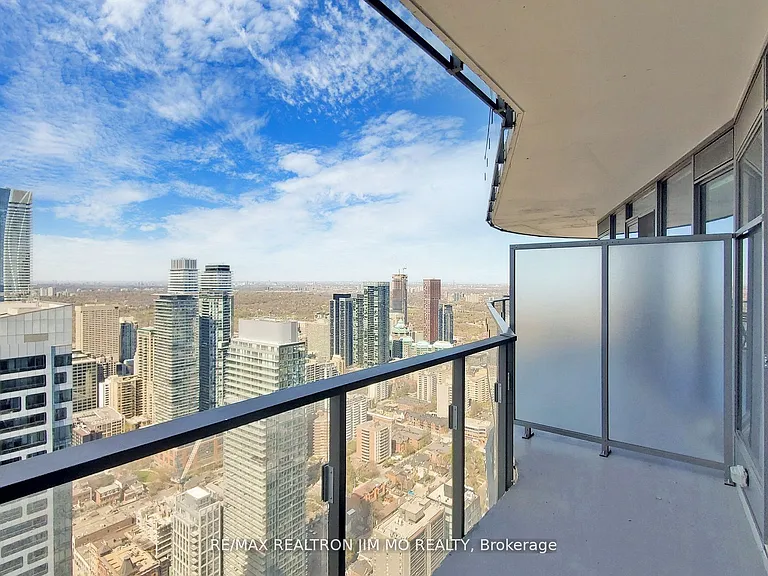 11 Wellesley St W #5510 — Photo 37