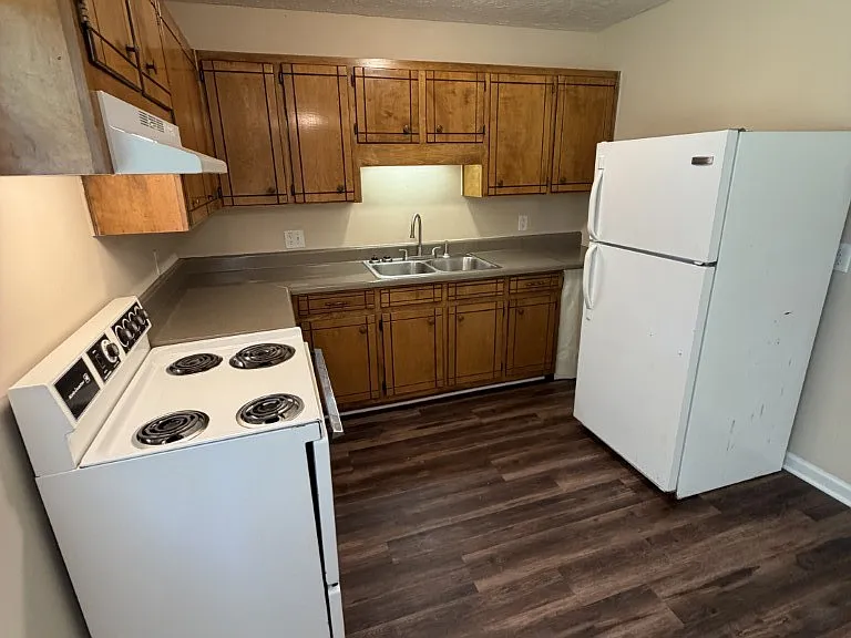 345 Creekwood Ct #B — Photo 8