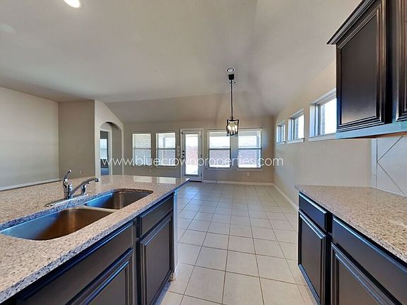 4th image of 1618 Sherwood Dr
