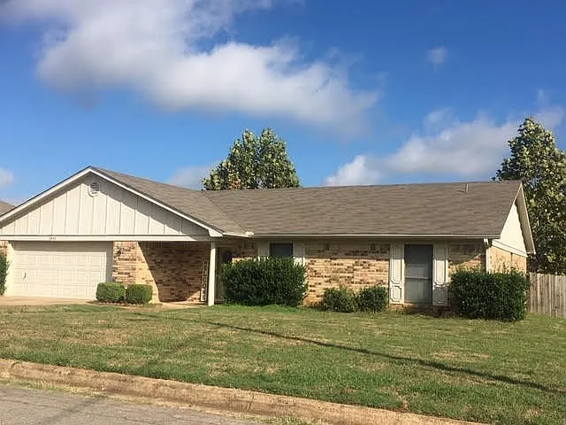 2835 Cypress Dr — Photo 7