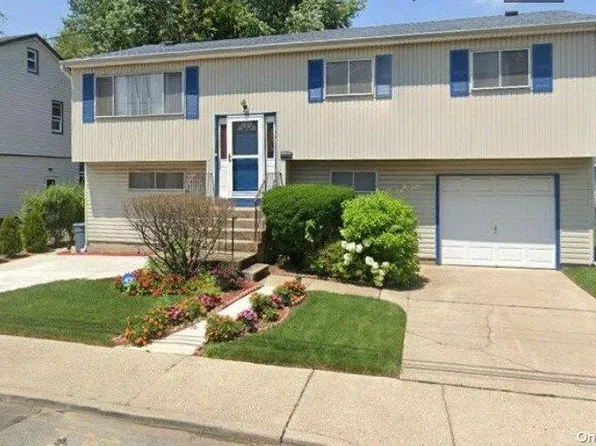 143 Roquette Avenue, Elmont, NY 11003
