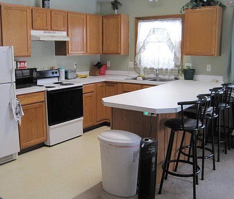5th image of 581 W 21st St