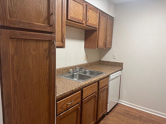 2nd image of 615 Colonial Dr APT 12