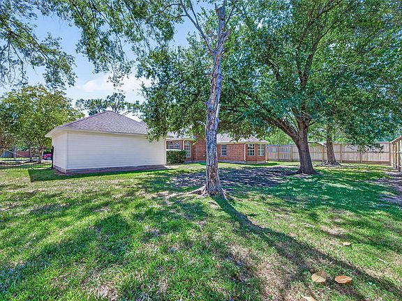 3rd image of 1206 Buttonwood Dr