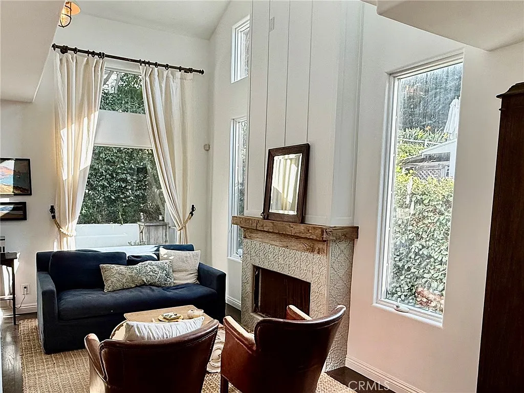 2 bed, 2.5 bath, 1891 sqft, $12,000 — Photo 3