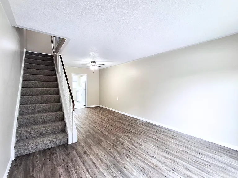 1025 Nesbitt Cres — Photo 4