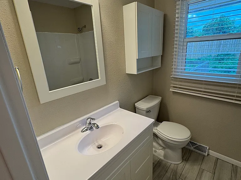 2651 E Sheridan Ave — Photo 3