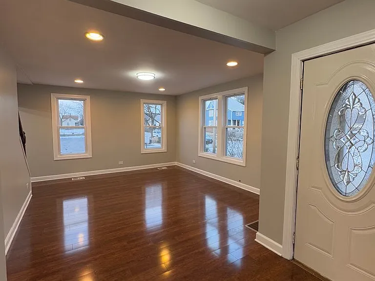 18320 Morris Ave — Photo 3