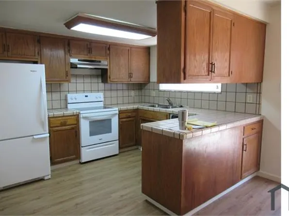 1622 W North Bear Creek Dr, Merced, CA 95348