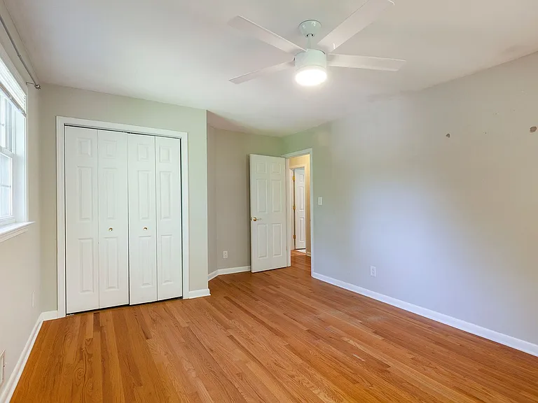 3741 Fox Glen Ct NE — Photo 2