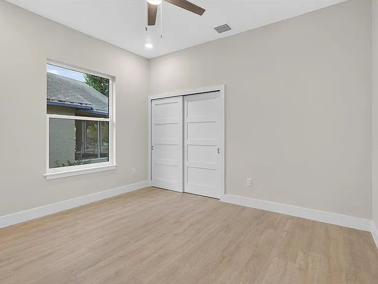 207 Athens St — Photo 50