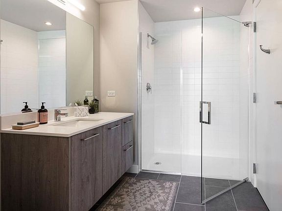 3rd image of 1704 N Milwaukee Ave #101