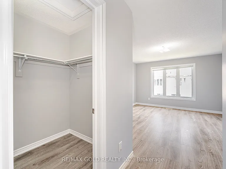 67 Yardley Cres — Photo 31