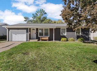 4433 Pine View Dr NE, Cedar Rapids, IA 52402