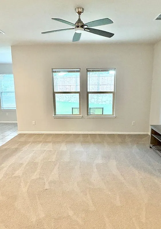 3 bed, 2.0 bath, 1385 sqft, $2,000 — Photo 4