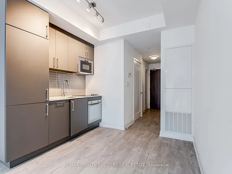 576 Front St W #1211E — Photo 13