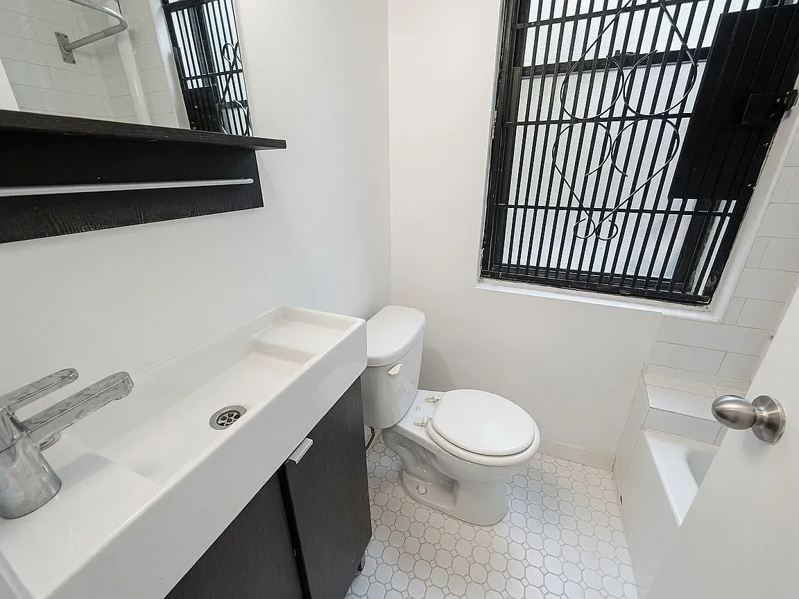 354 East 78th Street — Photo 4