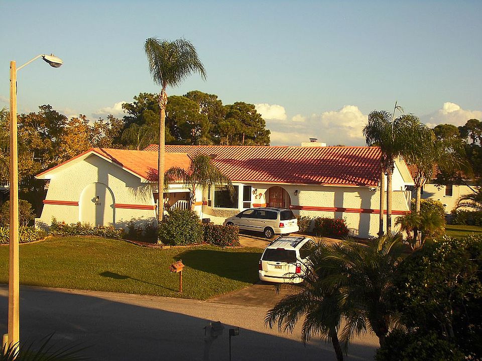 DEWEY DRIVE IN THE WOODLANDS