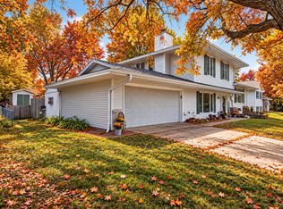 1094 Lowell Dr, Apple Valley, MN 55124