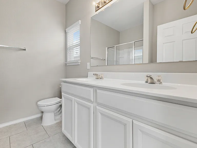 10719 Noble Cyn — Photo 18