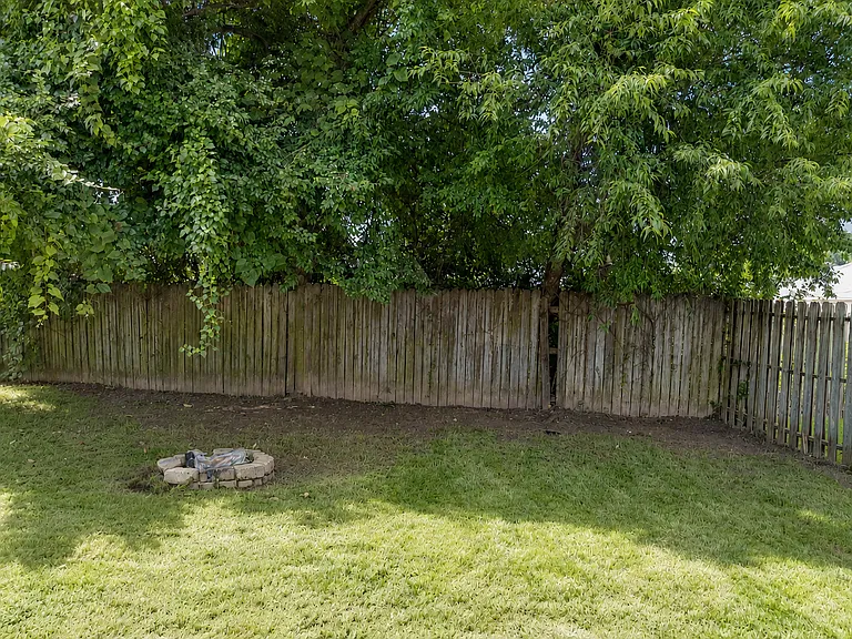 4717 Gregory Dr — Photo 12